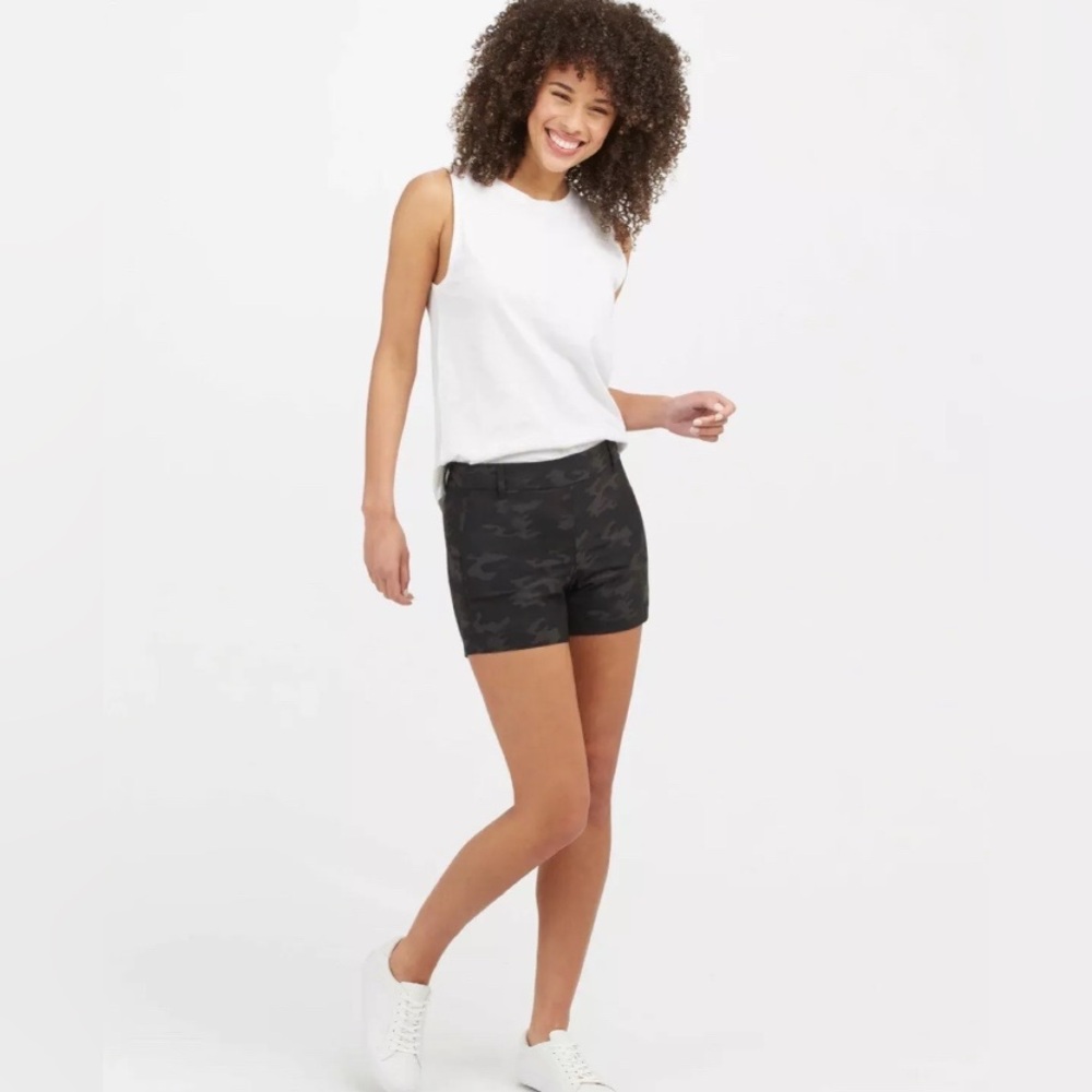 SPANX Black Camo UPF 50+ Shorts Women’s Size Large (NWT)